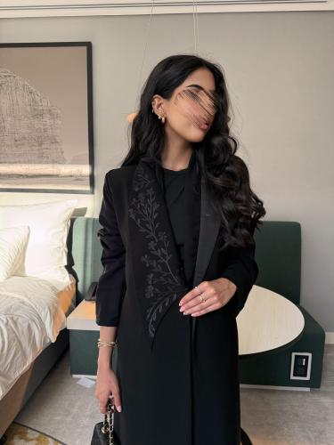 عباية حور تطريز اسود