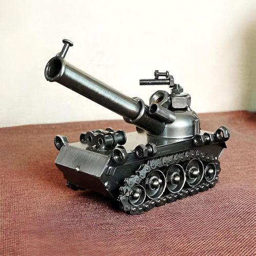 دبابه حديد ديكور