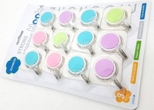 معلاق ملابس ملون