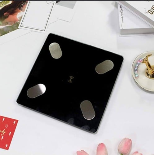 ميزان اكتروني اسود