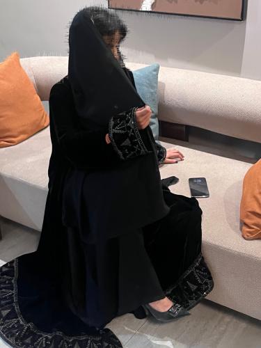 عبايه مخمل