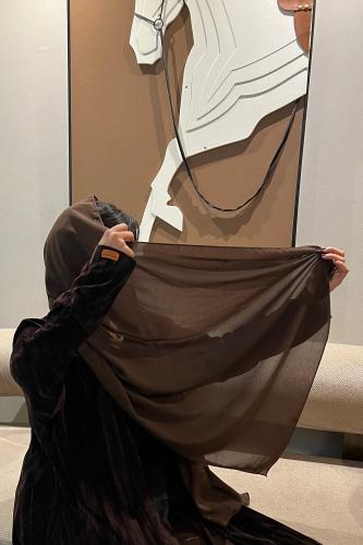 عبايه مخمل اوم بني