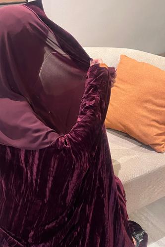 عبايه مخمل عنابي