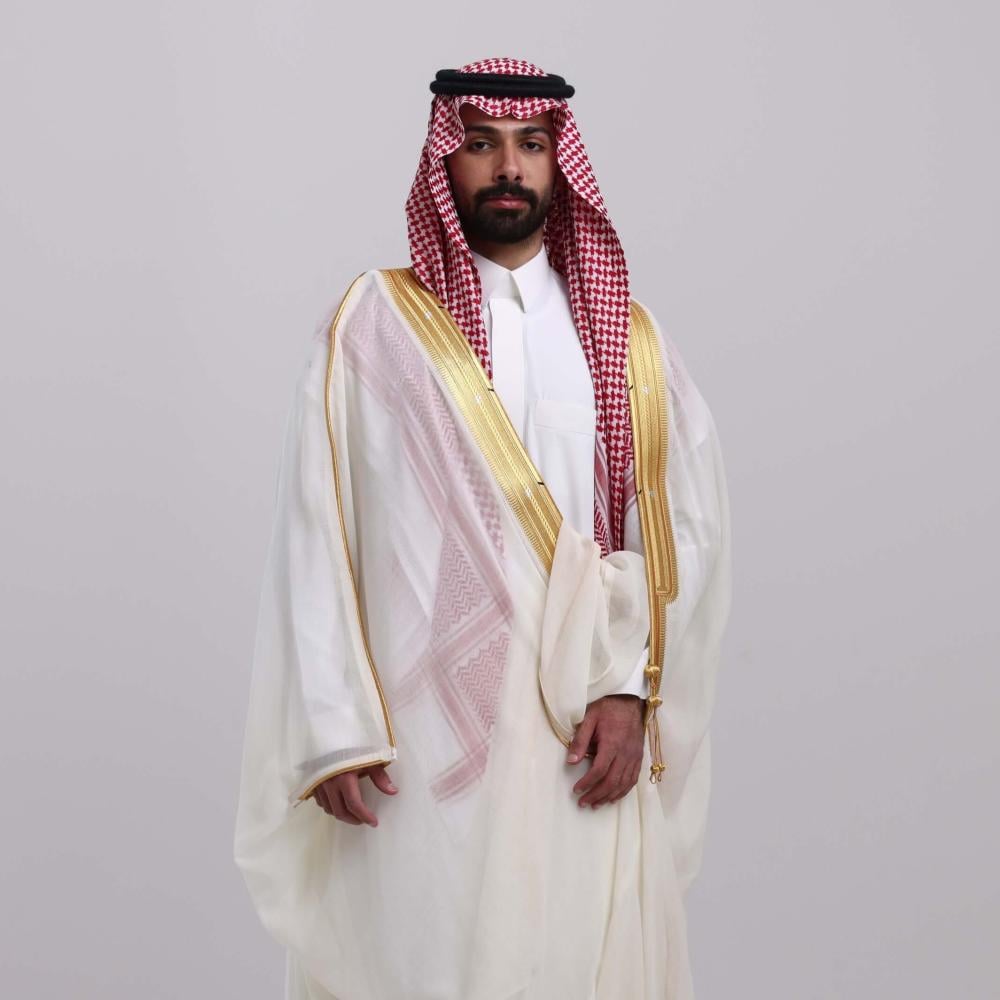 ما الفرق بين البشت و المشلح