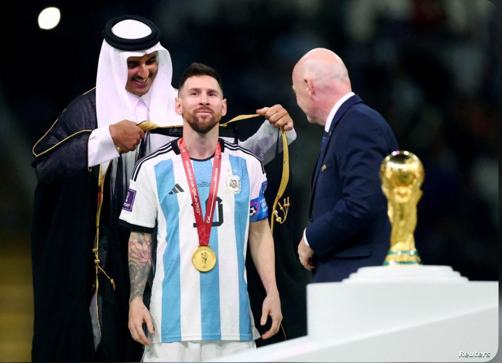 كم تبلغ قيمة بشت ميسي ونوعه