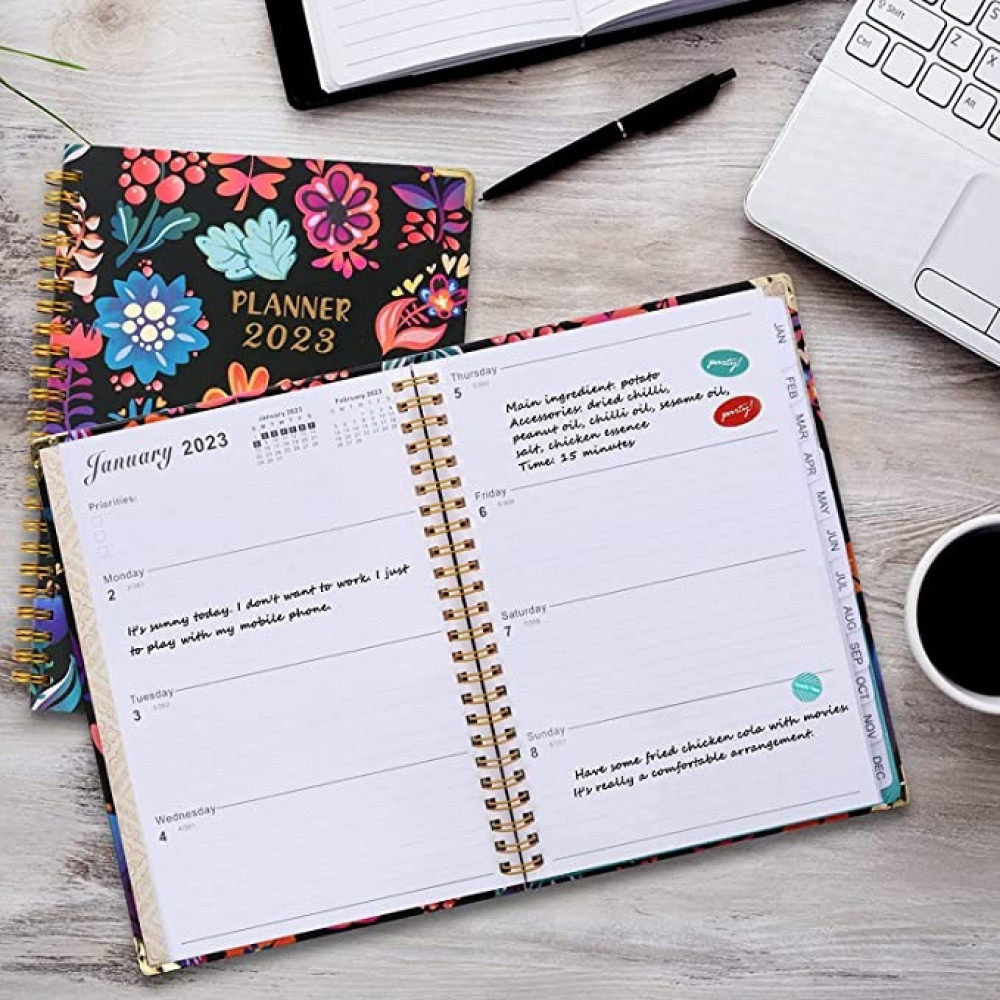 دفتر للتخطيط لعام 2023 - دفتر تخطيط اسبوعي من شهر يناير الى ديسمبر لعام 2023، دفتر يستخدم ورق ايه 5 مع جيب داخلي، مع اجندة بعدد الشهور