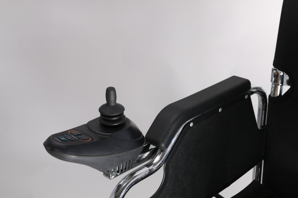 كرسي متحرك كهربائي DY01111A قابل للطي بطارية ليثيوم محركان عرض 56 سم