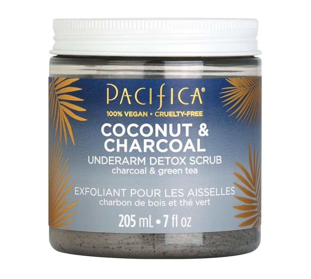 باسيفيكا بيوتي ، مقشر إزالة السموم من تحت الإبط وجوز الهند والفحم ، لمستخدمي مزيل العرق الطبيعي ، خالٍ من الألمنيوم ، آمن للبشرة الحساسة ، نباتي 100٪ وخالي من القسوة + جمال نظيف