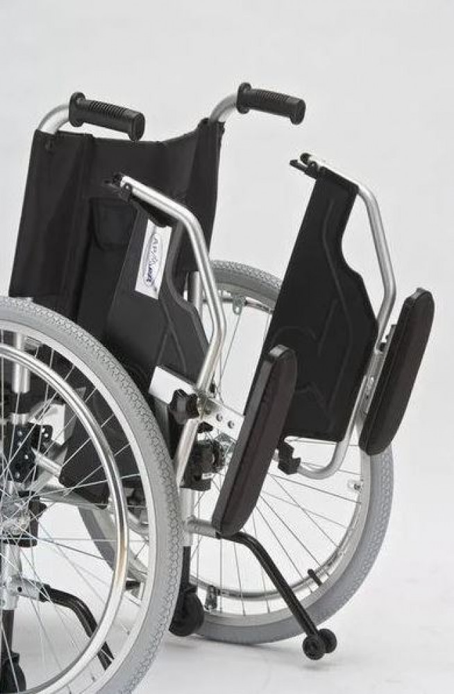 كرسي متحرك خفيف من الألومنيوم قابل للطي عرض المقعد 46 سم سعة 120 كجم