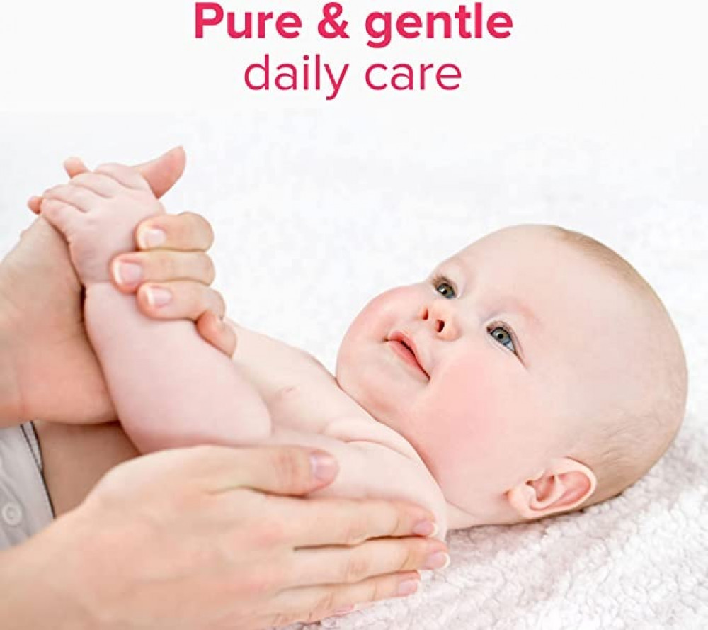 زيت للأطفال من Johnson's مرطب لطيف لبشرة حساسة 300 مل