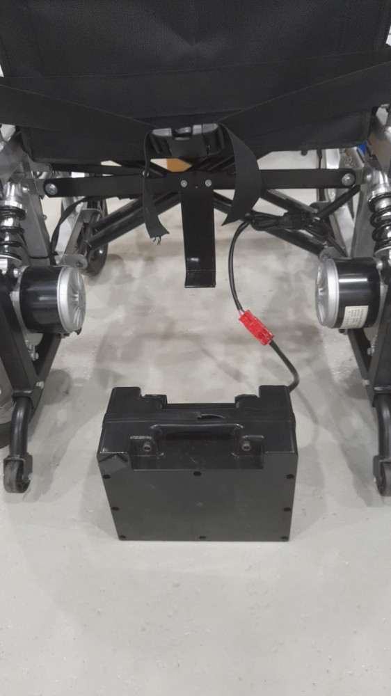 كرسي متحرك كهربائي MOPW001 قابل للطي مقاس 41 سم مع عصا تحكم