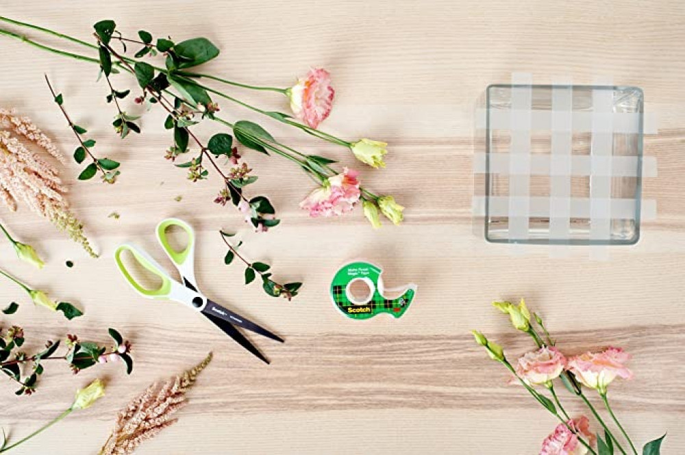 شريط سكوتش ماجيك موزع 105، غير مرئي في النسخ، مسح ضوئي وقراءة المستندات، يمكنك الكتابة عليه، ينزلق بسلاسة ويُقطع بسهولة، امن على الصور 3/4 × 300 انش (19 ملم × 7.62 متر). 1 لفة / موزع.