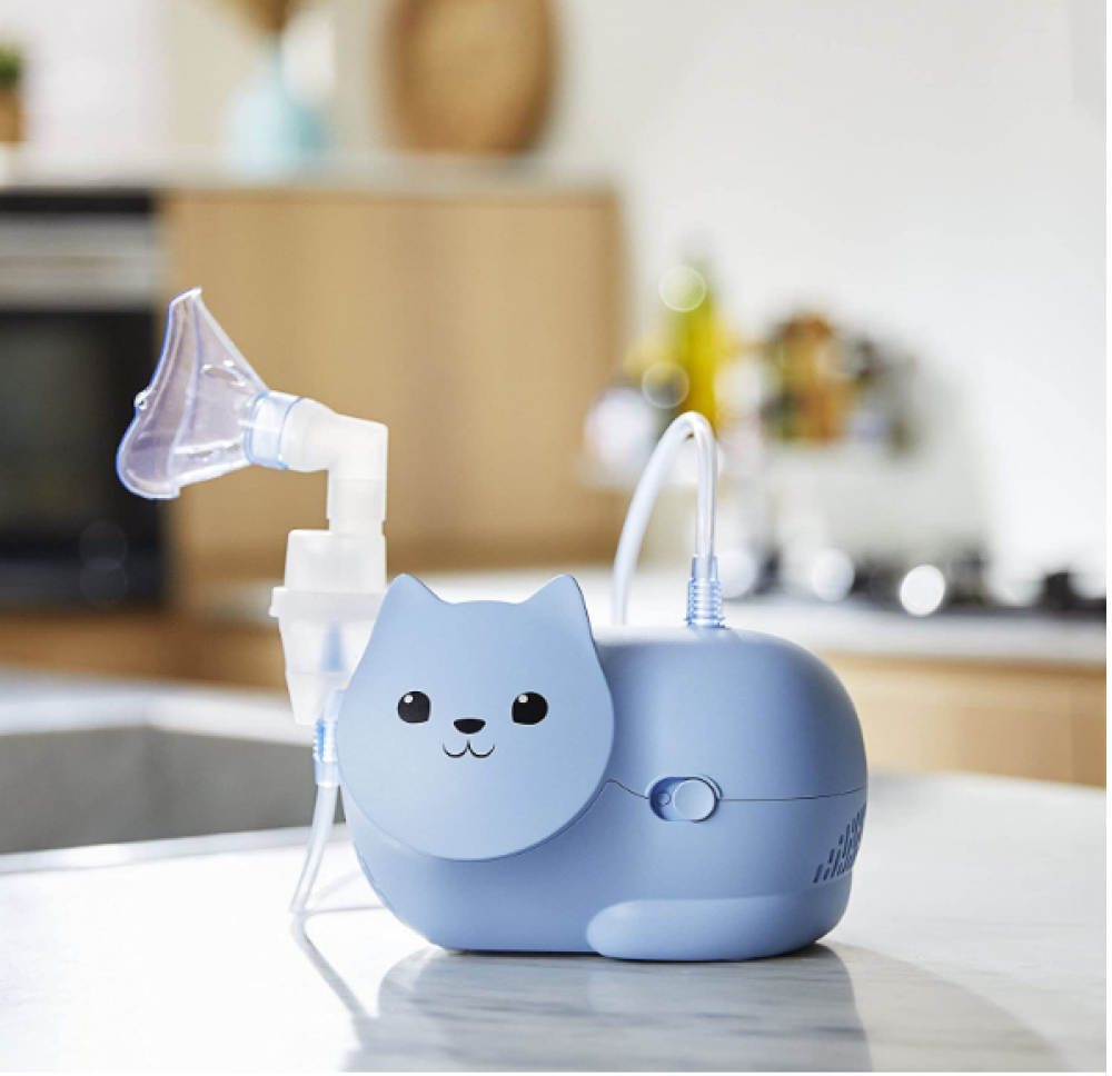 بخاخ ضاغط للأطفال أومرون نامي كات مع معدل 0.35 مل/د و3.4 ميكرومتر