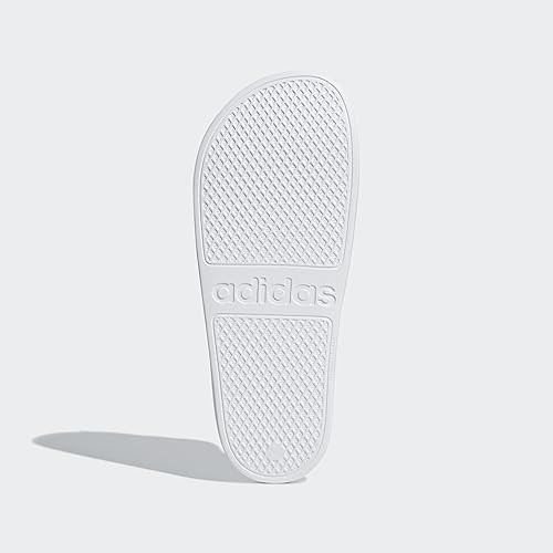 شبشب Adilette Aqua من adidas أبيض بتبطين ناعم وثلاث خطوط