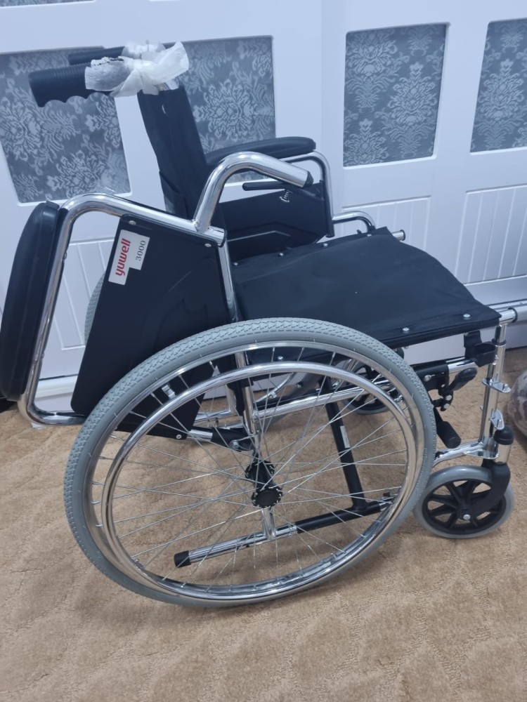 كرسي متحرك يويــل EH035 مقاسات مختلفة، إطار فولاذي وإطارات 24 بوصة