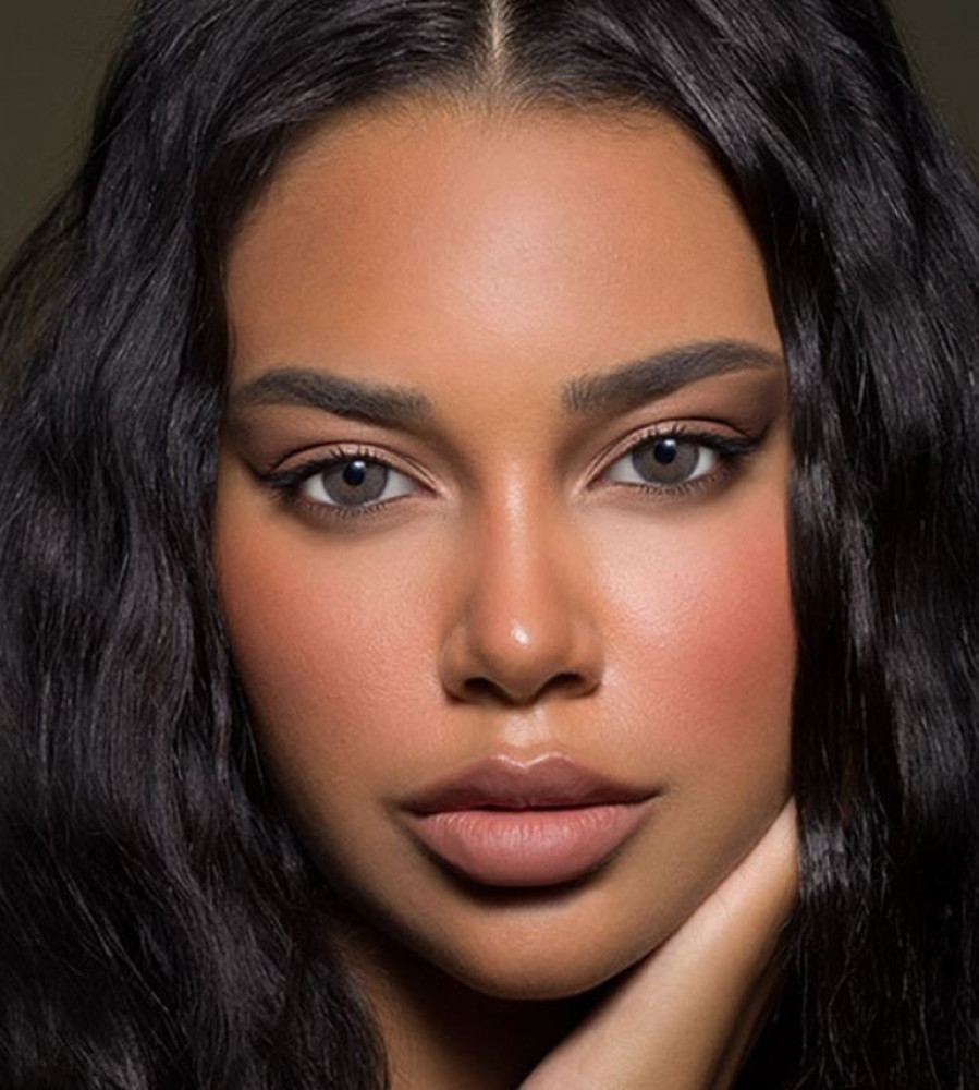 عدسات لاصقة من انستازيا بتدرج رمادي طبيعي مدة 6 شهور