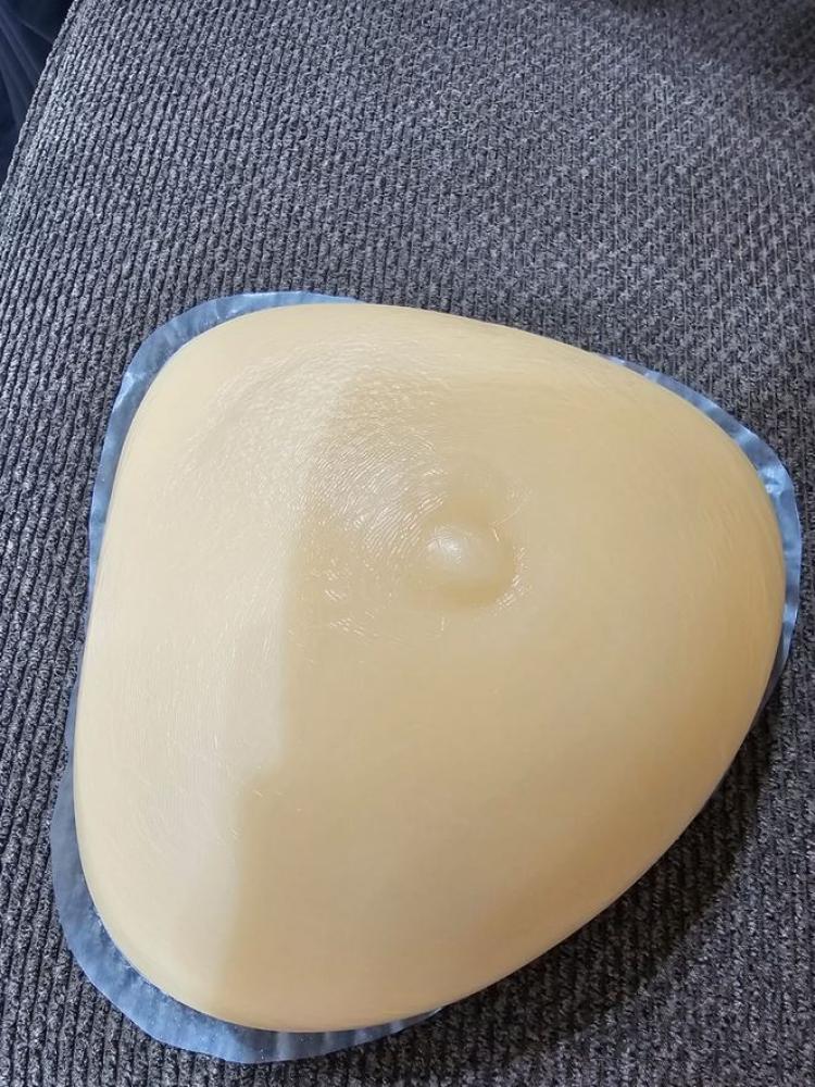 سيليكون صدر صناعي 1050 بملمس طبيعي خفيف مرن مقاسات متعددة