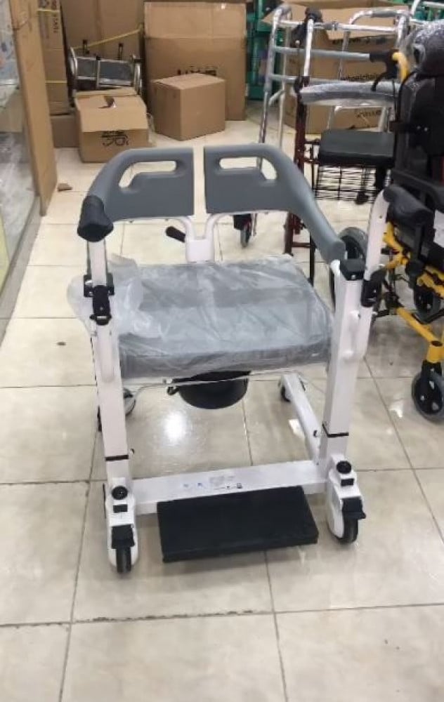 كرسي سحب مريض كهربائي بي كير 50 سم | تحكم بريموت وقابل للشحن