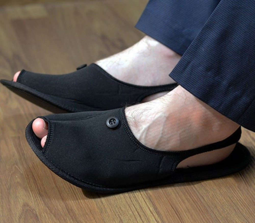 صندل طبي سفر قابل للطي بتصميم مريح وسهل الحمل للرحلات