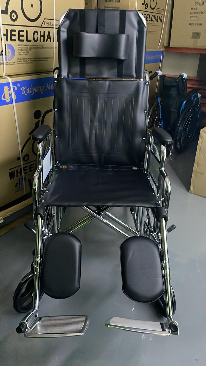 كرسي طبي متحرك بي كير KY903GC-51 مقاس 51 سم قابل للطي وعجلات كبيرة