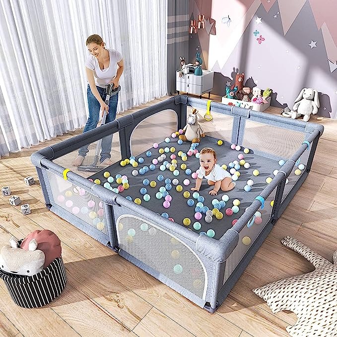 سياج مساحة لعب للاطفال بحجم XL مع بوابة 150×180 سم لمركز الانشطة والالعاب للاطفال، تصميم متين بقاعدة مضادة للانزلاق. قابل للتعبئة والطي
