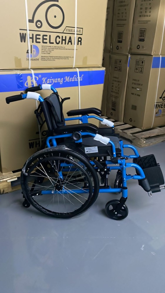 كرسي طبي متحرك بي كير KY980LQ مقاس 35سم خفيف قابل للطي