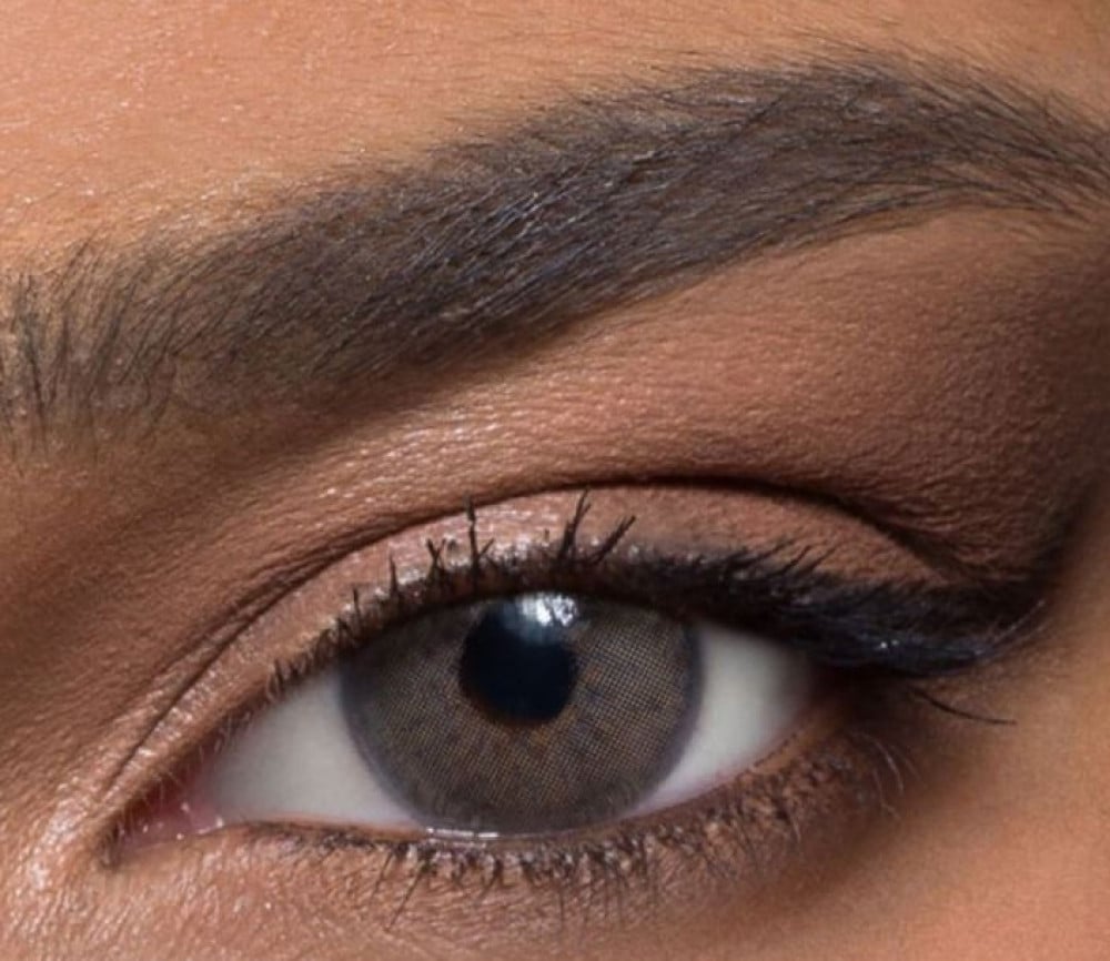 عدسات لاصقة من انستازيا بتدرج رمادي طبيعي مدة 6 شهور