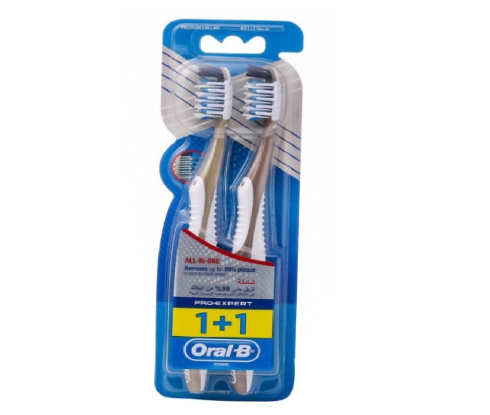 فرشاة أسنان من Oral-B مضادّة للبكتيريا عبوة 2 فرشاة