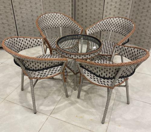 طقم جلسه خارجيه مكونه من 4 اشخاص/Outdoor seating s...