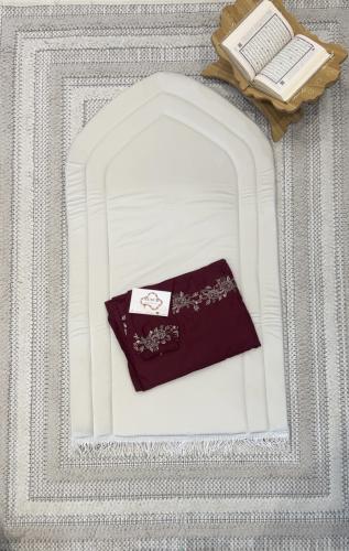 طقم سجادة وشرشف صلاة عودي