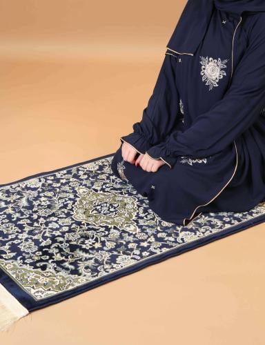 طقم سجادة و ثوب صلاة مطرز