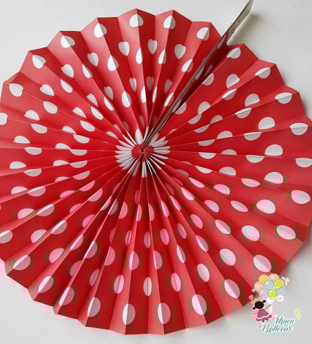 مراوح أحمر منقط بأبيض