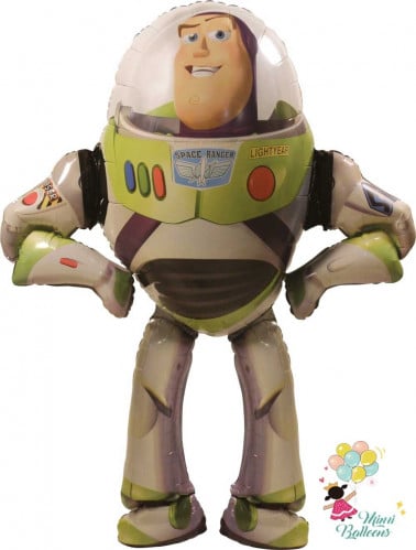 مجسم باز يطير