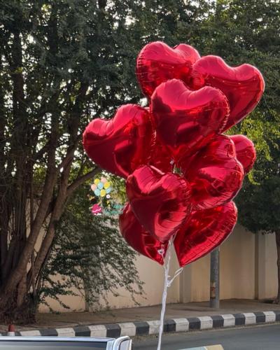 بالونات قلب أحمر
