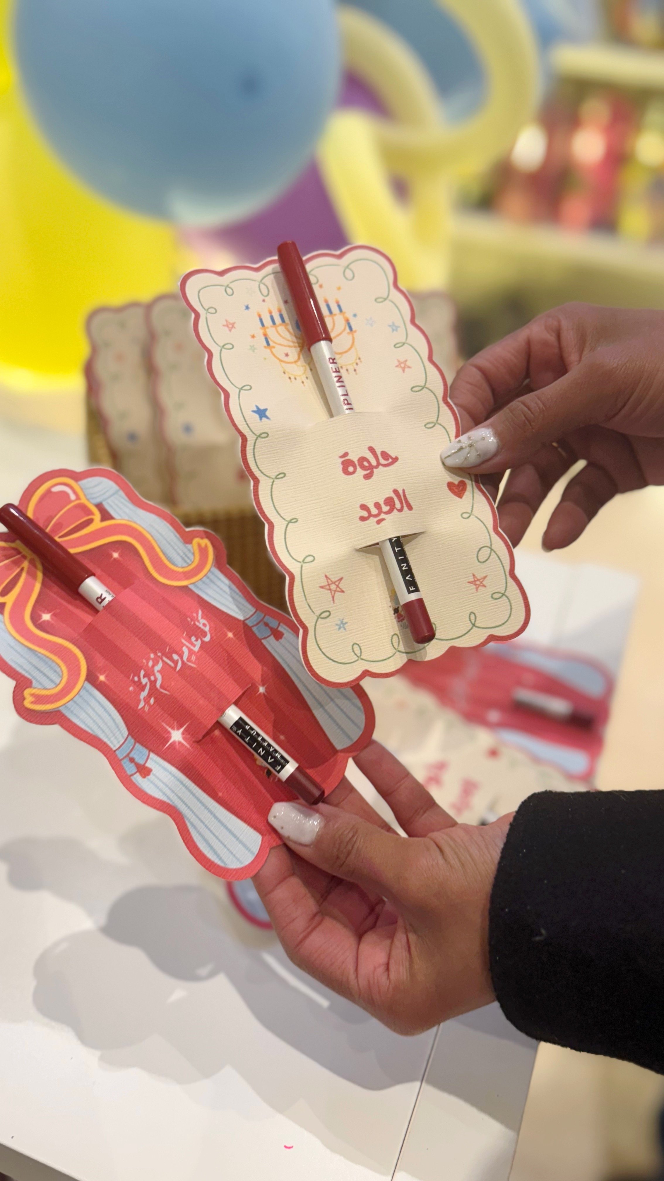 توزيعات محدد شفاه 💋