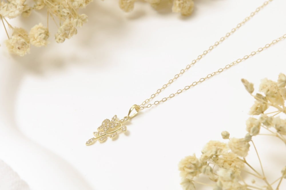 سلسال ذهب ناعم عيار 18 بوزن 1 جرام يبرز كرمز للفخامة والتفرد