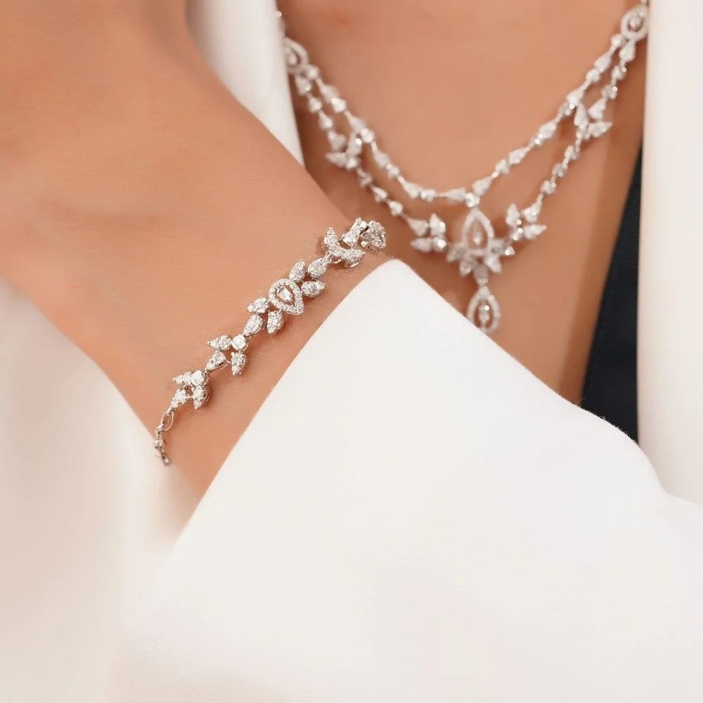 الذهب الأبيض لمسة عصرية على إطلالتك