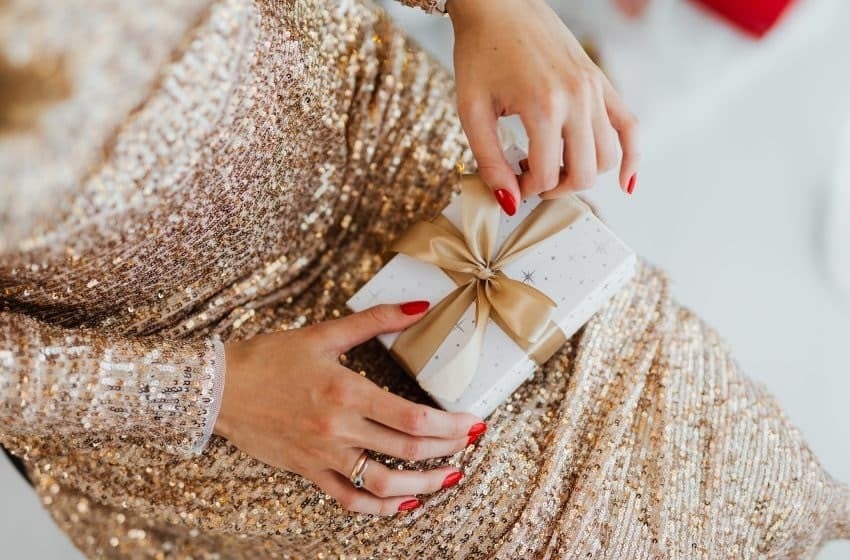 كيف تختار هدية مميزة من محل المجوهرات الذهبية