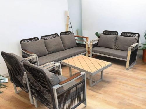 ‏جلسة ألمنيوم وحبال