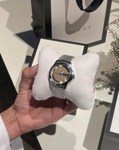 ساعة مينا عسلي Gucci