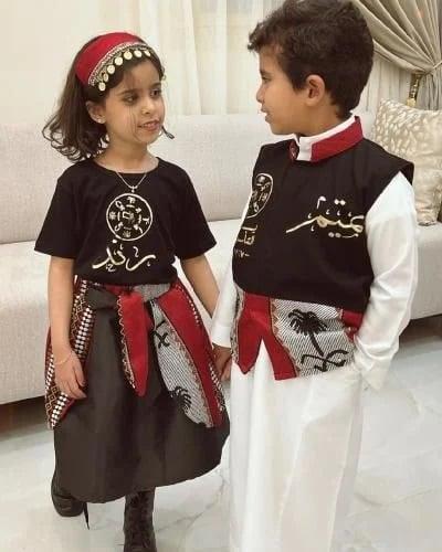 طقم بناتي تنورة مع تيشيرت مع هدية ربطة شعر