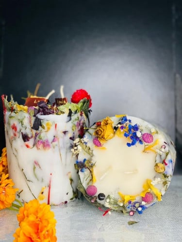 شمعة الورد المجفف برائحة الروز والتوت والبودر