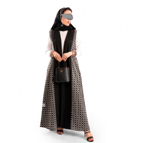 عبايه من نوع كريب كتان و تطريز بقصة كلوش