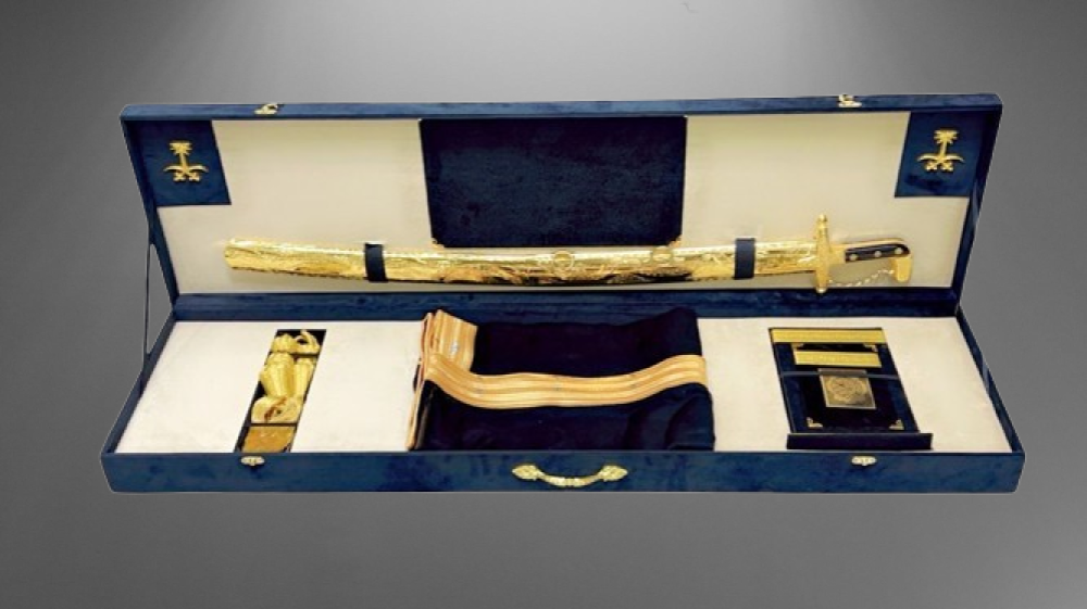 بوكسات الهدايا سيوف لدى متجر المحترفون للهدايا الرجالية