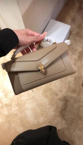 شنطة بولغاري