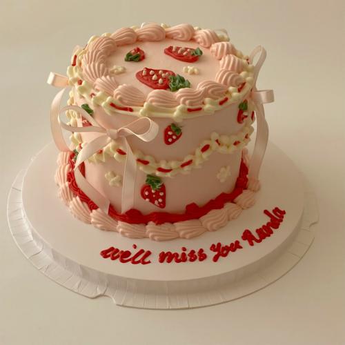 Round Strawberry Cake