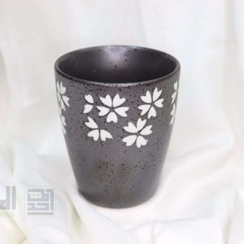 كوب سيراميك طبعة ورد ابيض