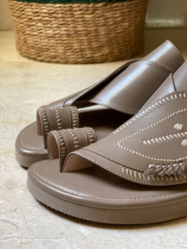 حذاء شرقي مطرز (T7)