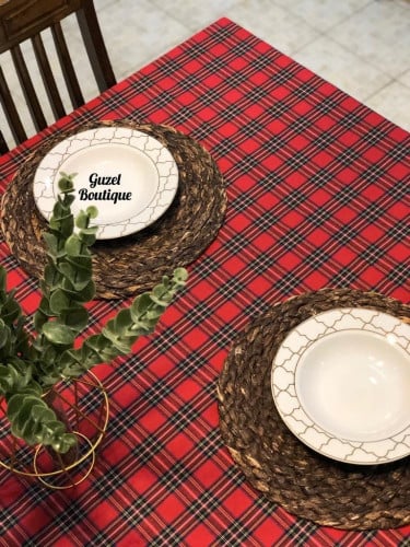 مفرش طاولة كروهات عنابي