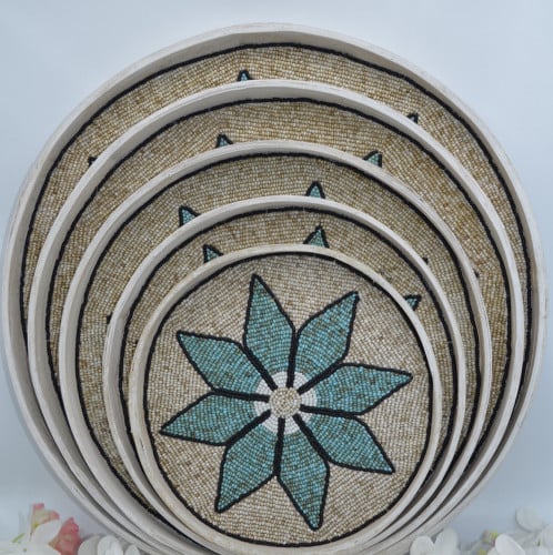 طقم مكون من 5 ألواح من الخوص الطبيعي مزين بالخرز (45سم،40سم،35سم،30سم،25سم)